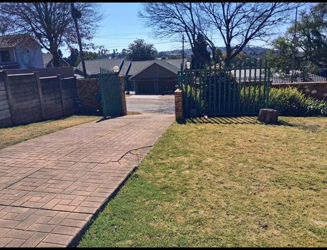 3 BEDROOM HOUSE FOR SALE IN HELDERKRUIN